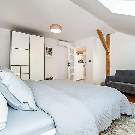 Luxurious 3 Bedroom In The Old Town Apartmán *