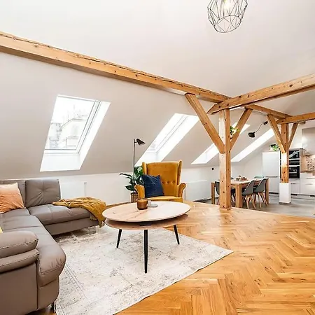 Apartmán Luxurious 3 Bedroom In The Old Town Praha