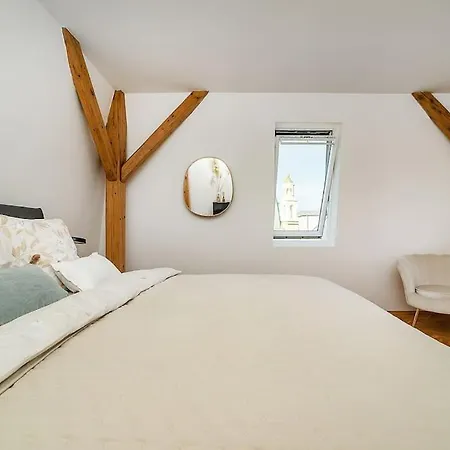 Luxurious 3 Bedroom In The Old Town Apartmán