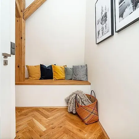 Apartmán Luxurious 3 Bedroom In The Old Town *