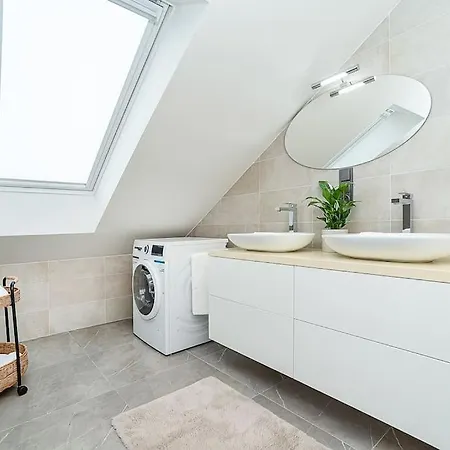 Apartmán Luxurious 3 Bedroom In The Old Town