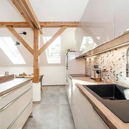 Luxurious 3 Bedroom In The Old Town Apartmán *