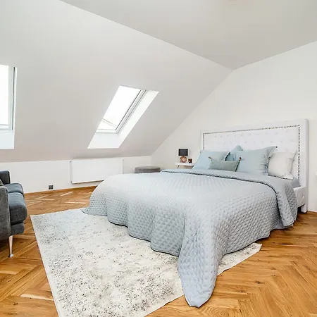 Luxurious 3 Bedroom In The Old Town * Prague