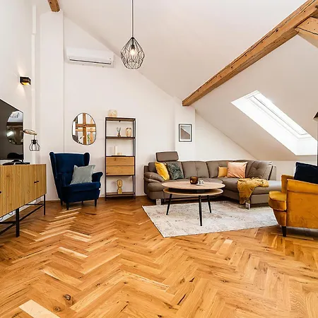 Apartment Luxurious 3 Bedroom In The Old Town
