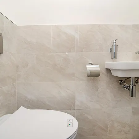 Apartment Luxurious 3 Bedroom In The Old Town