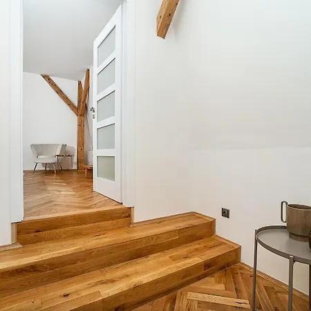 Luxurious 3 Bedroom In The Old Town Apartment